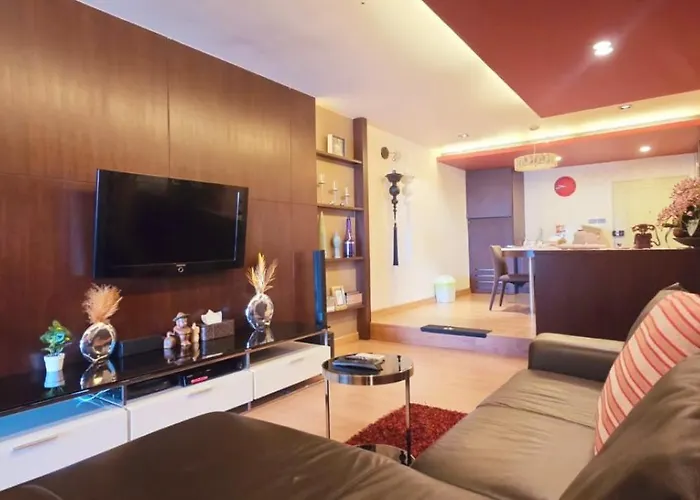 Beautiful Overlooking River View In The Heart Of