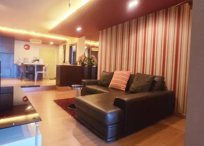 Beautiful Overlooking River View In The Heart Of *